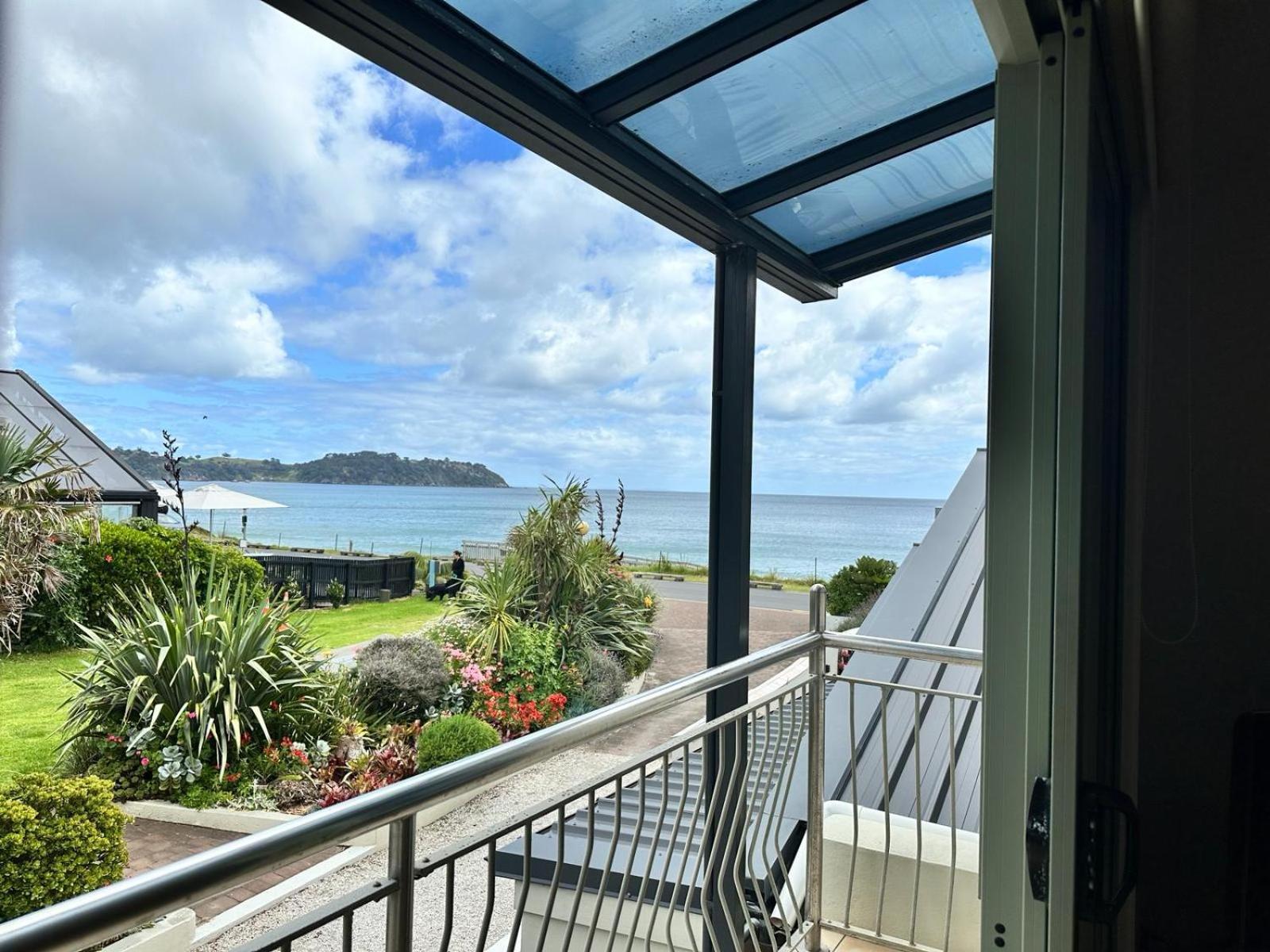 Waiheke Island - Onetangi Beachfront Apartments Εξωτερικό φωτογραφία